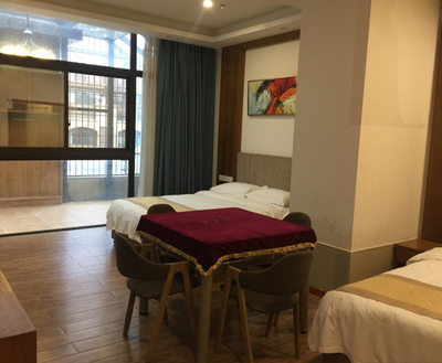 豪華機(jī)麻大床房 智慧娛樂(lè)與舒適住宿的完美融合